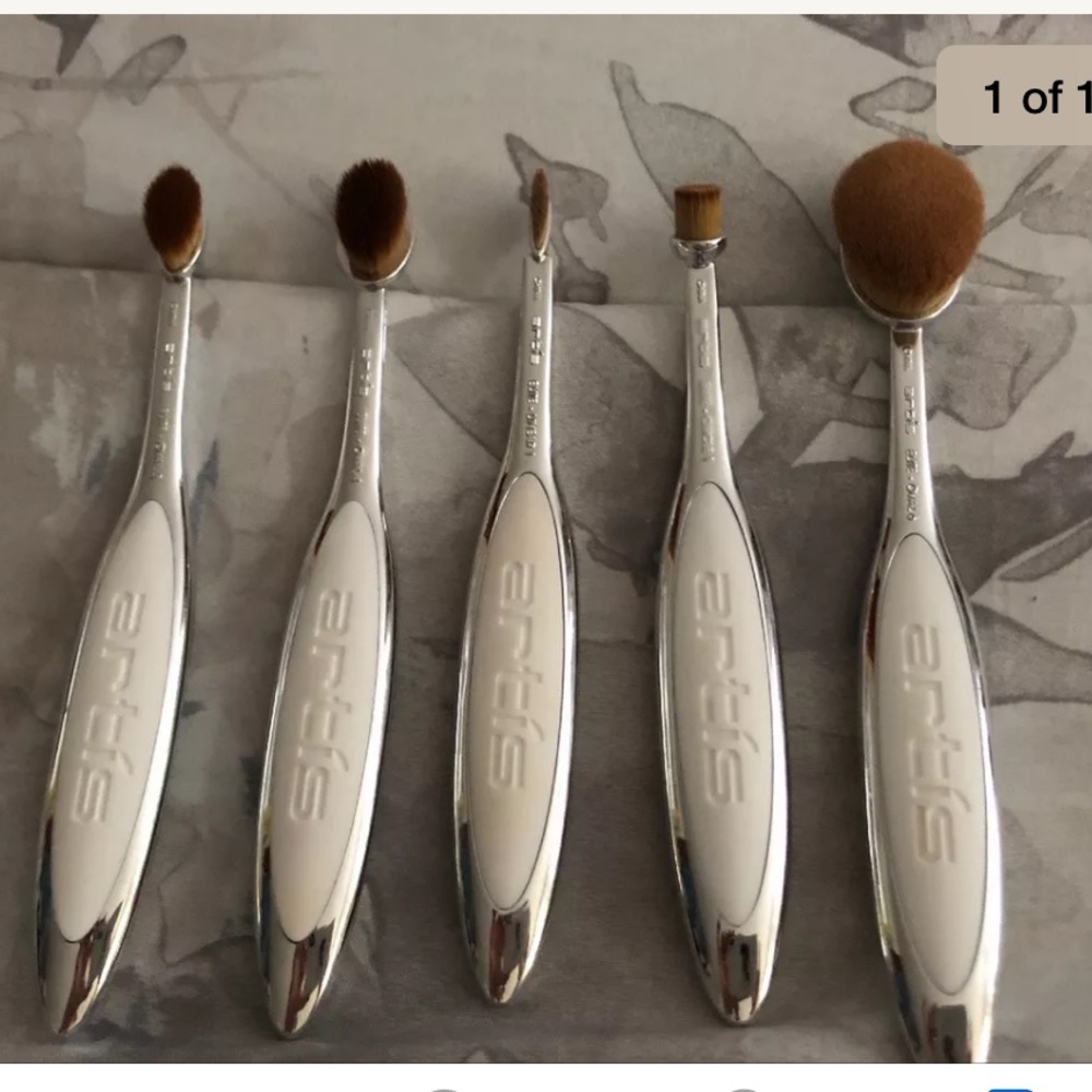 Set of 5 Authentic Artis Makeup Brushes